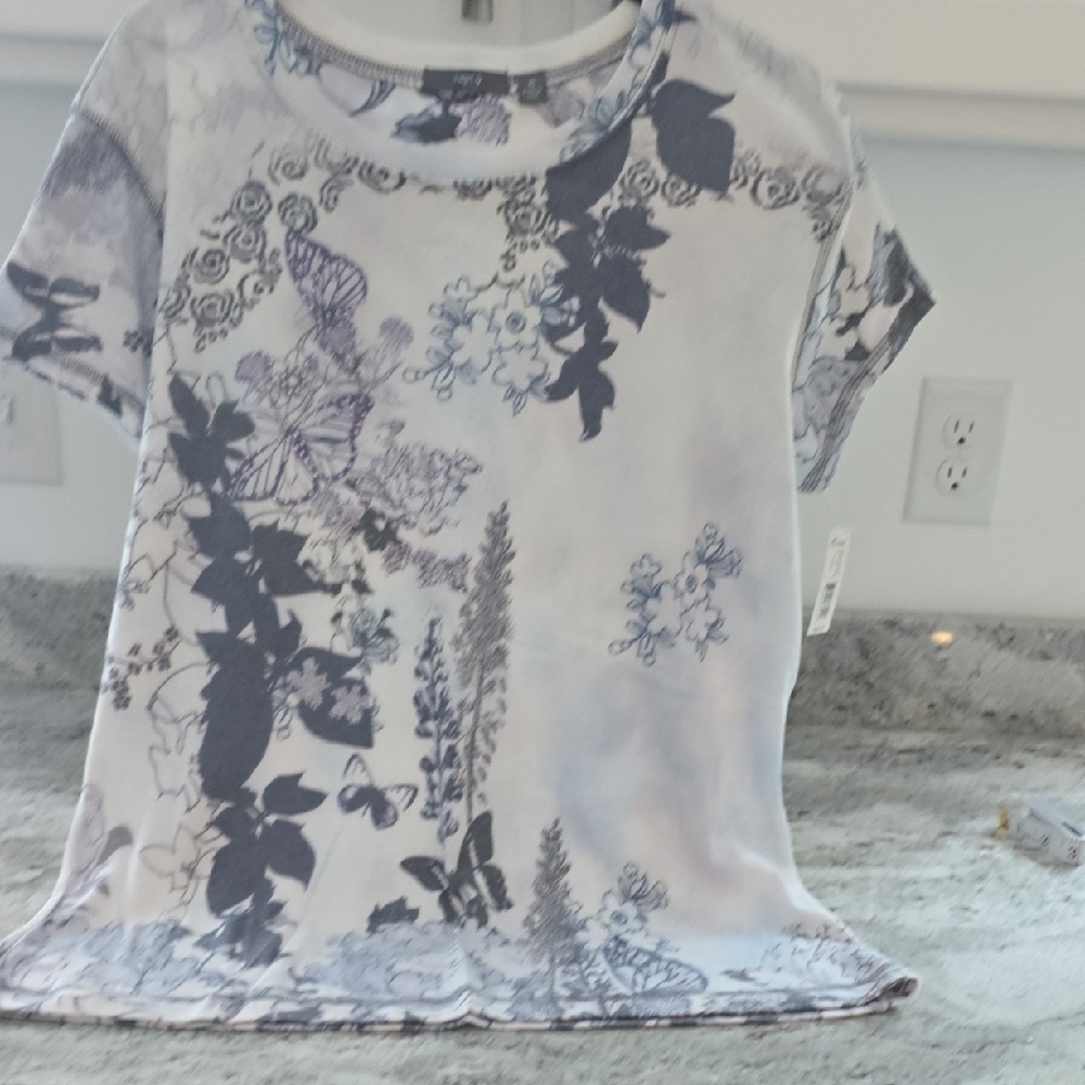 Apt. 9 Gray and White Floral Short Sleeve Tee
